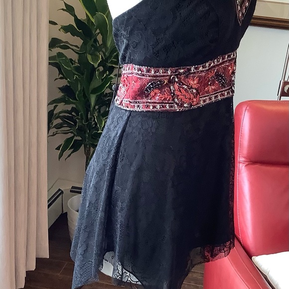 Beautiful NWT Sue Wong dressy top with beaded accents - Picture 10 of 11